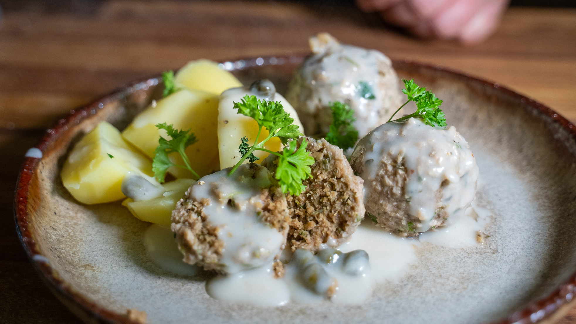 Vegan Königsberger meatballs in caper sauce - Planethic yummy!